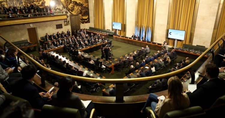 انقسام الرأي السوري حول لامركزية السلطة في الدستور الجديد